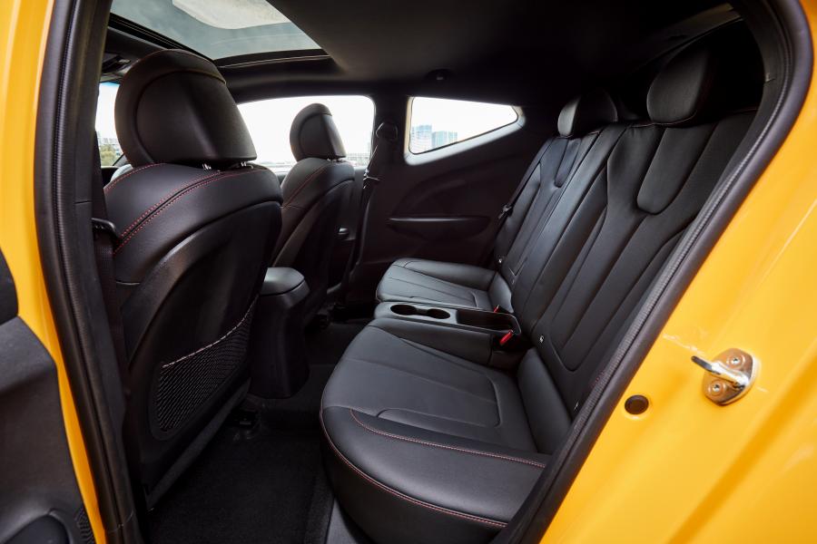 Интерьер Hyundai Veloster Turbo Premium 2019 года  (AU) (фото 16 из 41)